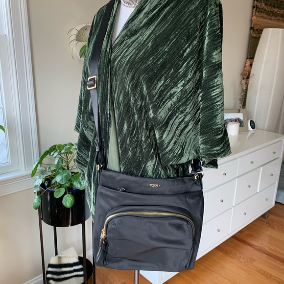 tumi carmel crossbody black